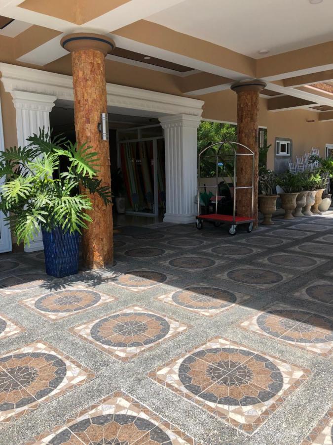 Em Royalle Hotel & Beach Resort San Juan  Esterno foto
